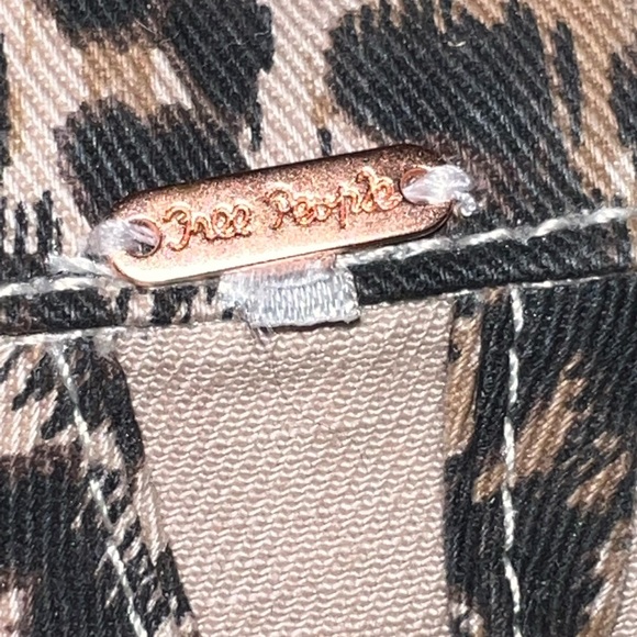 Free People Frayed Hem Leopard Denim Jacket Women Sz Medium Oversized - Picture 9 of 11